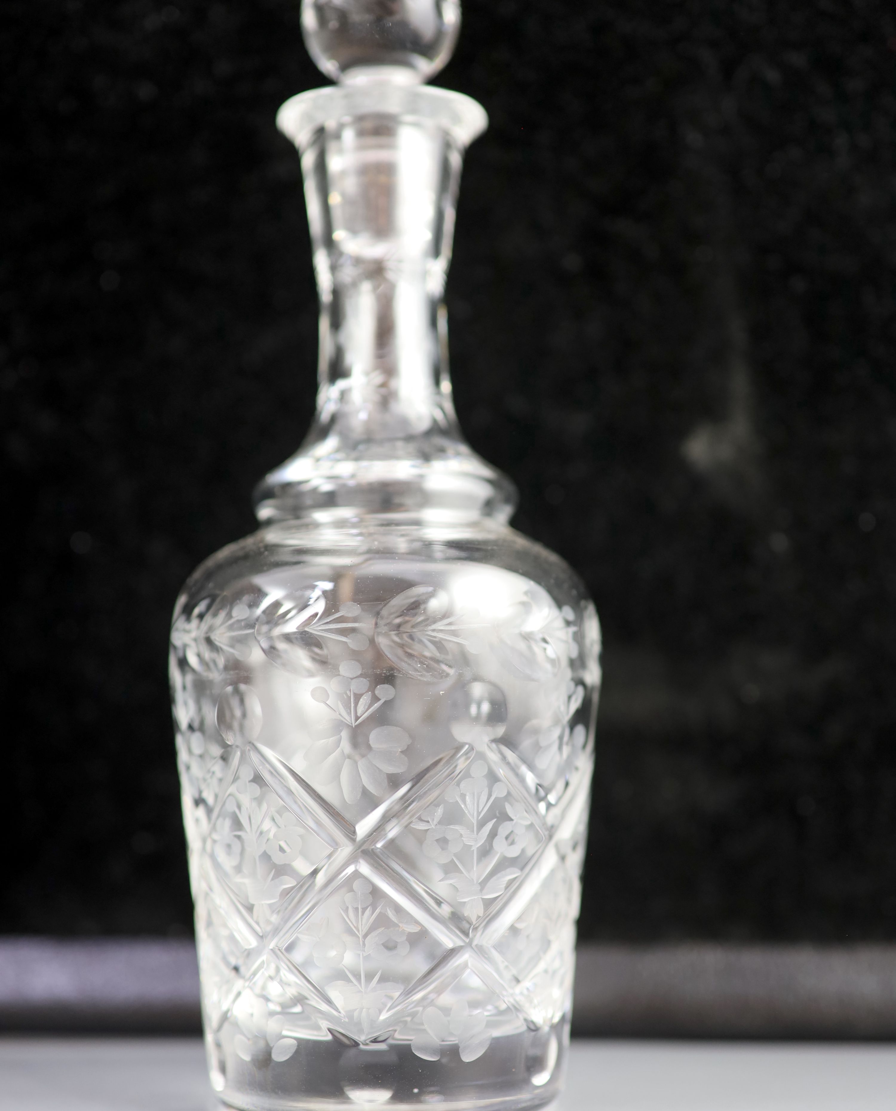 A Victorian burr yew decanter box, c1880 32 x 24cm, 27cm high.
